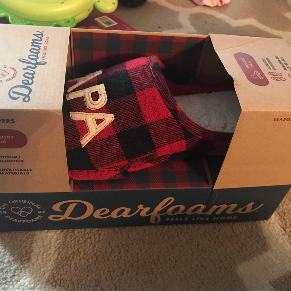 BRAND NEW Men’s Dearfoam PAPA Bear 🐻 slippers!